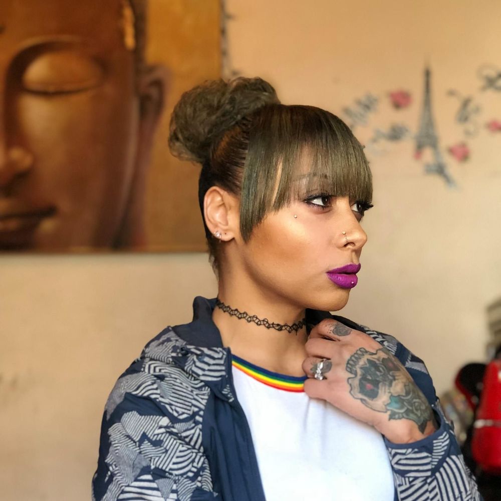 Meet your Posher, Taina